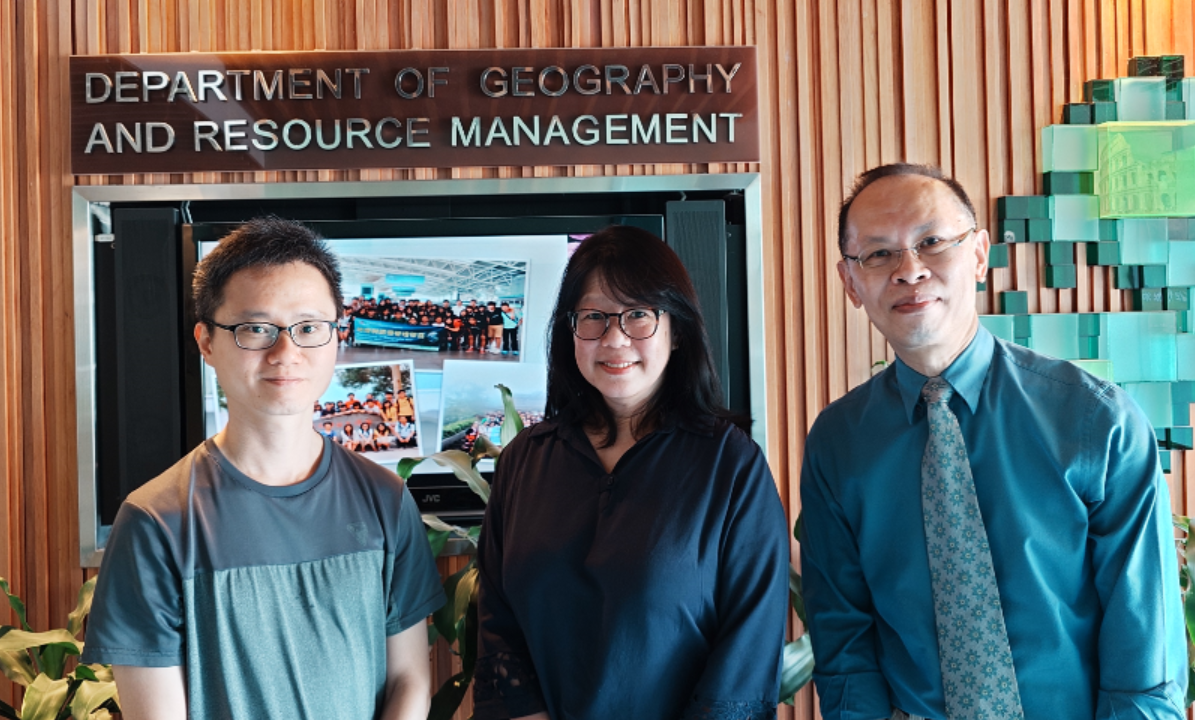 在香港中文大學實驗室和Thomas討論項目 在香港中文大學實驗室和Thomas討論項目