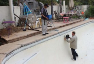 游泳池壁上進(jìn)行根系測繪